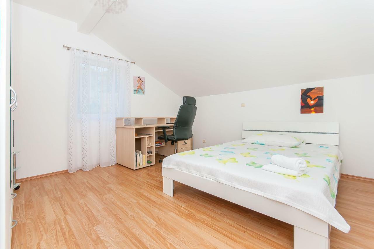 Modern Lägenhet Duće Exteriör bild